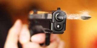 प्रहरीले बोकेको हतियारबाट गोली पड्किँदा