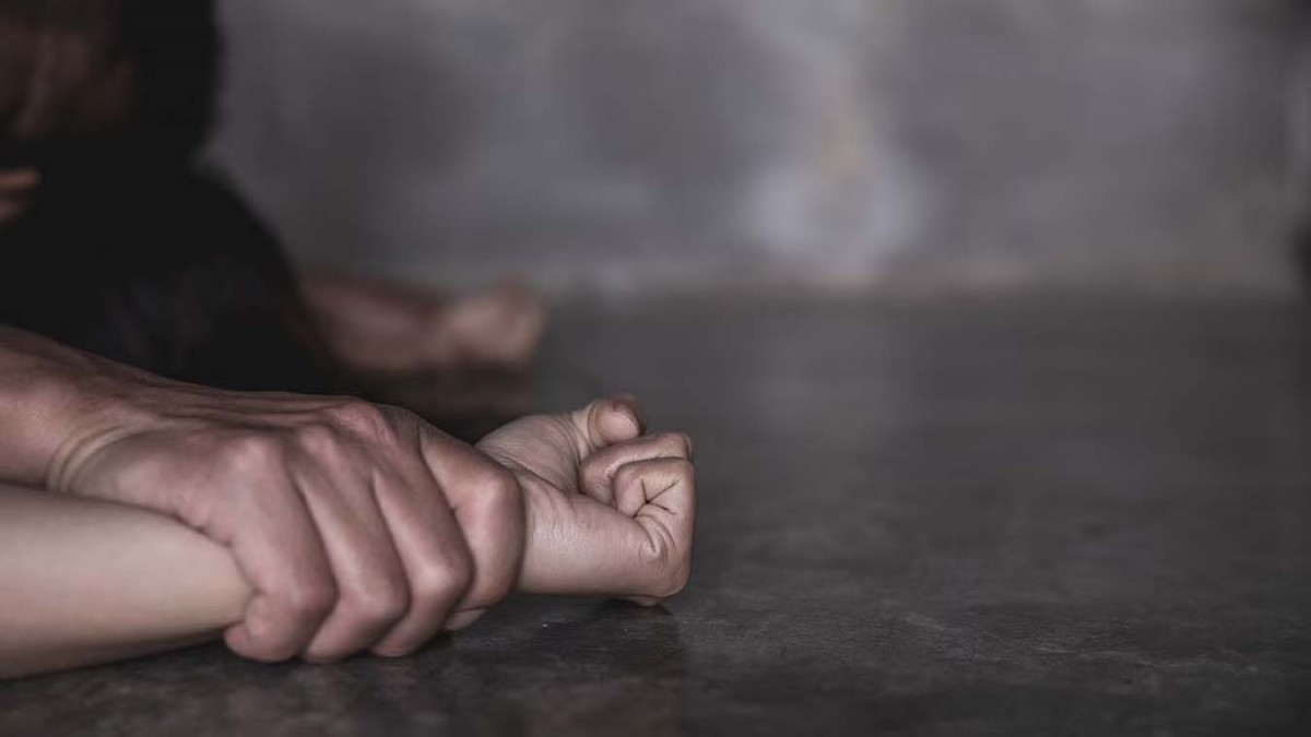 तीजको नाच हेर्न गएकी बालिकालाई ढुंगाले हानेर घाइते बनाइ सामूहिक बलात्कार
