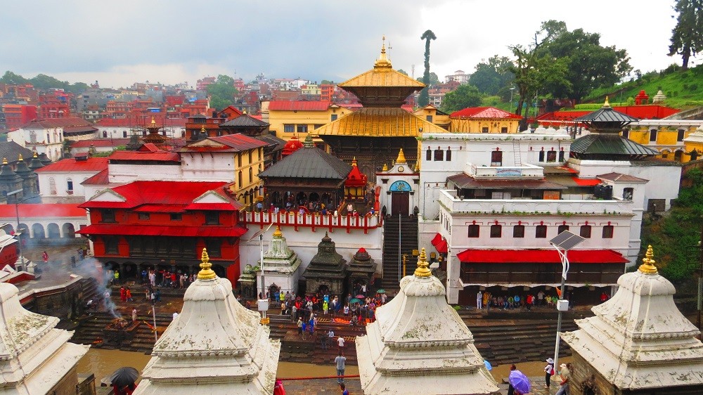 पशुपतिनाथ मन्दिरमा भक्तजनका लागि बिहान ३ बजेदेखि चारवटै ढोका खुला