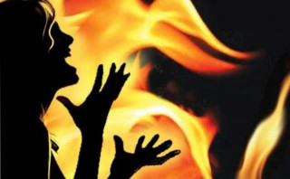 मध्यराति २२ वर्षीया युवतीको जल्दै गरेको अवस्थामा शव बरामद