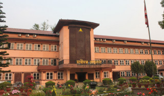 ओली  नेतृत्वको सरकारलाई काम चलाउ घोषणा गर्न सर्वोच्चमा रिट