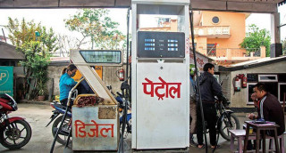 घट्यो पेट्रोलियम पदार्थको मूल्य, कुनमा कति?