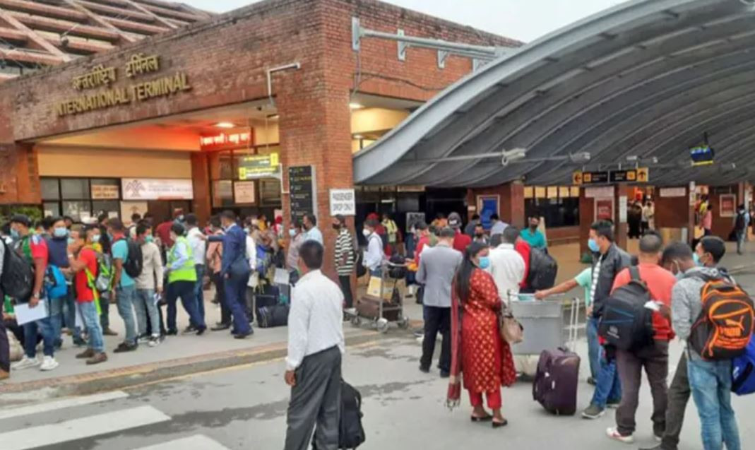 भिसा बन्द भएको बेला कसरी यूएई गइरहेका छन् नेपाली कामदार ?