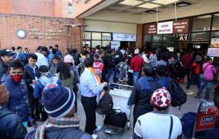 चालु आर्थिक वर्षको पहिलो महिना विदेश जान ६८ हजारले लिए श्रम स्वीकृति