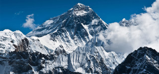 सगरमाथा आरोहणको तयारी सुरु, बाटो बनाउन खटाइए ‘आइसफल डाक्टर’