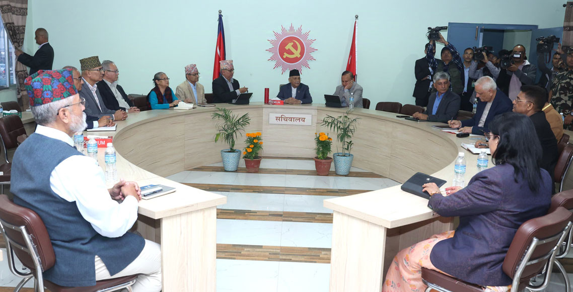 एमाले सचिवालय बैठकमा पाण्डे र तिम्सिनाको निलम्बन फुकुवाबारे छलफल गर्दै