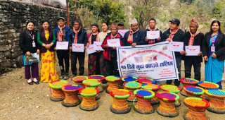 गोरखाको धार्चेमा अपांगता भएका व्यक्तिलाई आयआर्जनसंग जोड्न मुढा बुन्ने तालिम