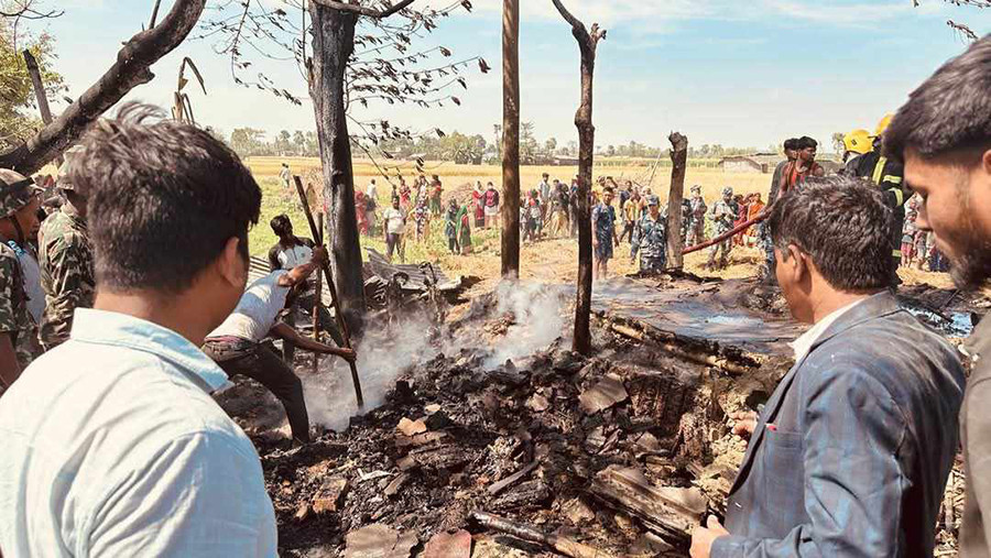मोरङमा आगलागीबाट २ बालबालिकाको मृत्यु, ८ घर जले