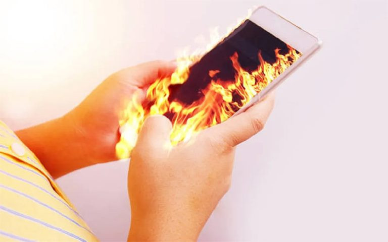 खल्तीमा बोकेको मोबाइल पड्किँदा फुट्यो युवकको अण्डकोष