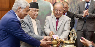 ओली, देउवा र प्रचण्ड एकैठाउँमा