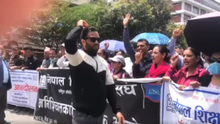 शिक्षक महासंघ : विद्यालय बन्ददेखि कक्षा १२ को परीक्षा बहिष्कार गर्ने निर्णय
