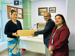 सिटिजन्स बैंकद्वारा रक्षा नेपाललार्ई खाद्यान्न सामाग्री र स्यानिटरी प्याडको सहयोग