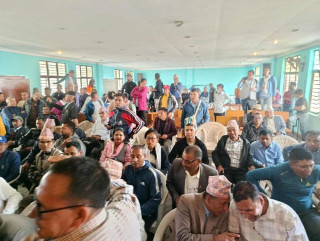 विद्यालय कर्मचारीहरूले  विरोध जनाएको बेला राहत शिक्षकले गरे सहमतिको स्वागत