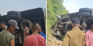 पोखरामा माइक्रोबस बस दुर्घटना,  ४ जनाको अवस्था गम्भीर २२ जना घाइते