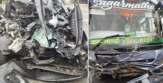 बिहानै चितवनमा बससँग कार ठोकियो, कार चालकको मृत्यु