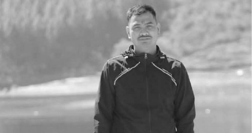मर्मतका लागि विद्युत पोल चढेका कर्मचारीको करेन्ट लागेर मृत्यु