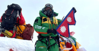 सगरमाथा चुचुरोमा ३१ औं पटक पुगे कामीरिता