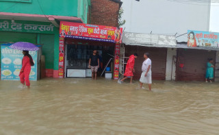 धनगढीमा अविरल वर्षाले  जलमग्न :  व्यापक डुबान  विद्यालय बन्द