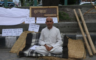 दिक्तेलका मेयरले काठमाडौंमा सुरु गरे ‘सत्याग्रह’