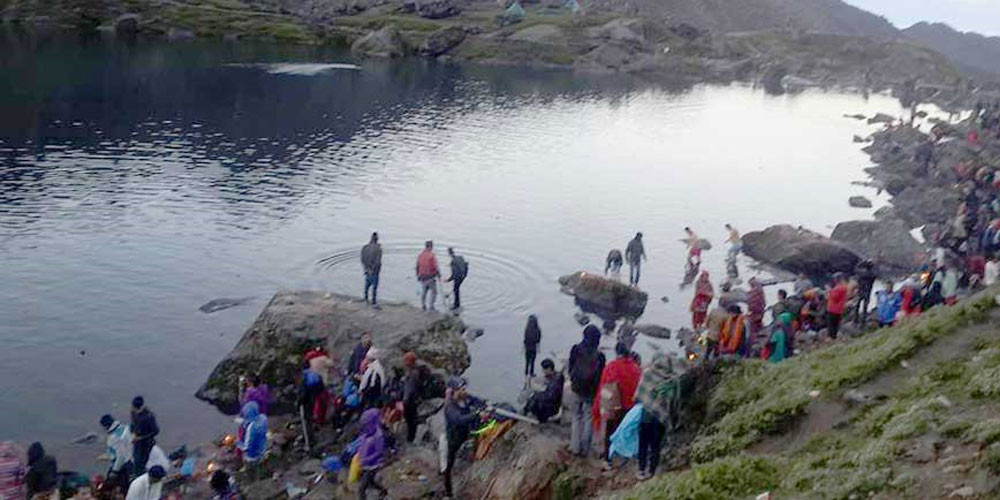 गोसाइँकुण्डमा स्नान गर्ने क्रममा दुईजना तीर्थालु बेपत्ता