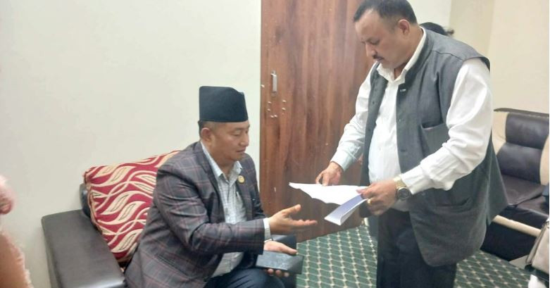 बागमतीका खानेपानी मन्त्री खड्काले दिए राजीनामा