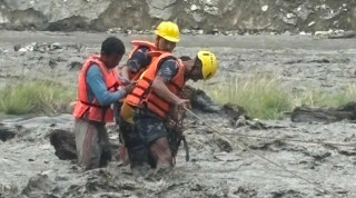 भेरी नदीमा फसेका ४ जनाको सकुशल उद्धार