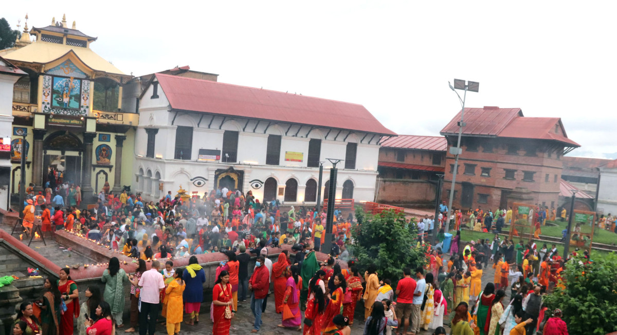 आज श्रावणको तेस्रो सोमबार, पशुपतिनाथलगायत देशभरका शिवालयमा भक्तजनको भीड