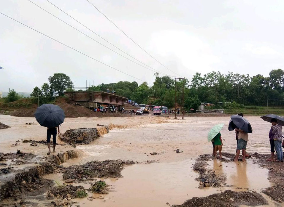 बबई नदीमा पानीको सतह बढ्दो, खतरा स्थानमा सशस्त्र प्रहरी परिचालन