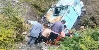 जम्मु-कश्मीरमा प्रहरीको गाडी नालीमा खस्यो, ३ जवानको मृत्यु, १५ घाइते