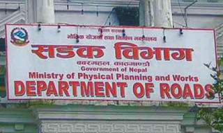 बाढी पहिरोले देशभरका विभिन्न नौ सडकखण्ड पूर्ण अवरुद्ध : सडक विभाग