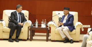 कम्बोडिया प्रधानमन्त्री तिपाहदेसँग प्रधानमन्त्री ओलीको भेट
