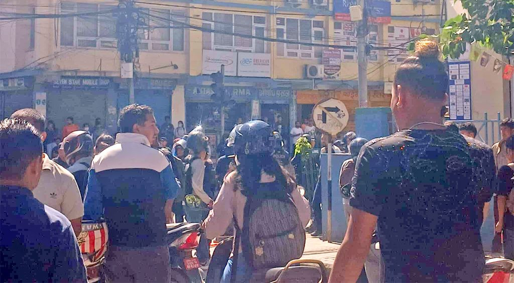 काठमाडौंको पुतलीसडकमा माइक्रो बसको ठक्करबाट एक बालिकाको मृत्यु