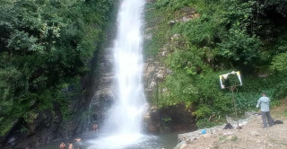 पर्यटकीय गन्तव्य बन्दै गाईखुरे झरना