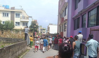 निवर्तमान गृहमन्त्री रमेश लेखकको घरमा तोडफोड