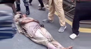 झलनाथ पत्नी बोल्नसक्ने अवस्थामा,  श्रीमतीको स्याहार सुसारमा  खनाल