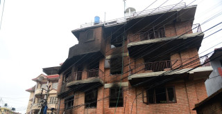 आगलागीबाट पूर्वप्रधानमन्त्री खनालको घर पूर्ण रूपमा ध्वस्त (तस्बिरहरू)