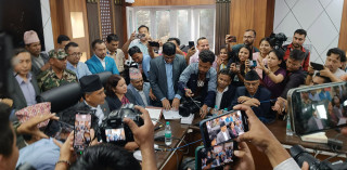 माननीय नभन्नुहोला: ऊर्जामन्त्री घिसिङ