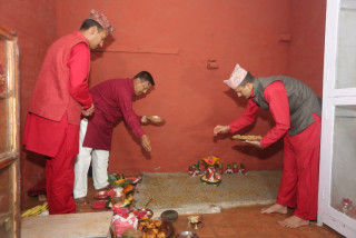 दशैँ घरमा राखियो जमरा (तस्बिरहरु)
