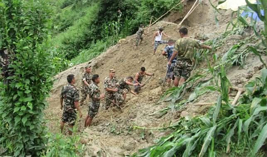 इलाममा पहिरोले पुरिएर एकै परिवारका दुई जनाको मृत्यु, १० जना बेपत्ता, खोजी कार्य जारी