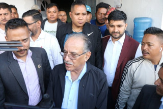 सरकारले सुरक्षाकर्मी फिर्ता बोलाएपछि पूर्वजनमुक्ति सेनाको सुरक्षा घेरामा प्रचण्ड,  दीपशिखाले  पोखे आक्रोश