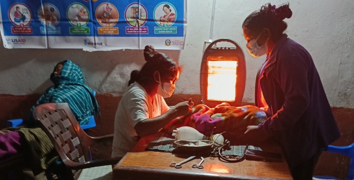 दुई अनमीले ५ घण्टा मुखैले कृत्रिम श्वास दिएर बचाए शिशुको ज्यान
