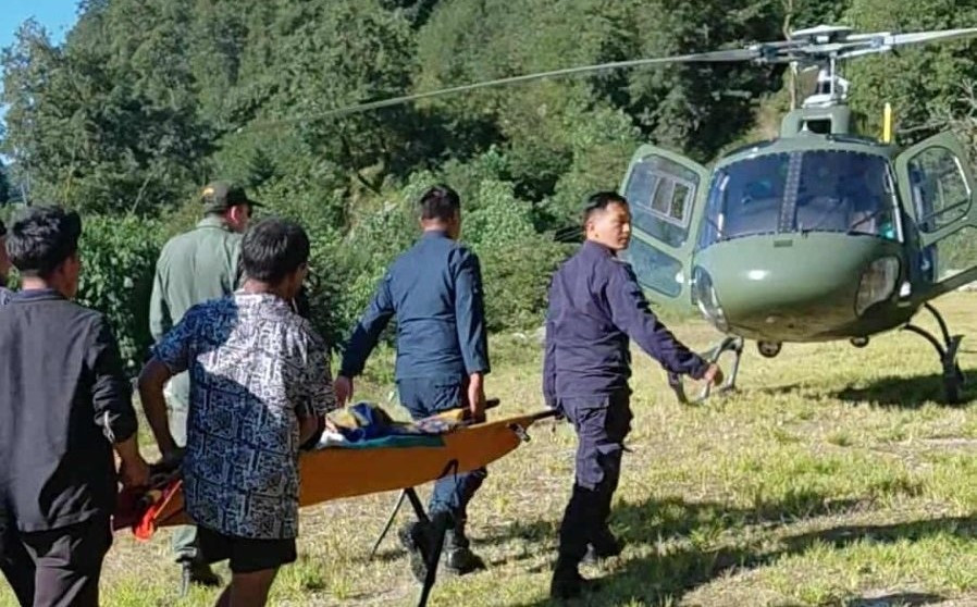 समयमै हवाई उद्धार हुँदा जाेगियाे गर्भवतीको ज्यान