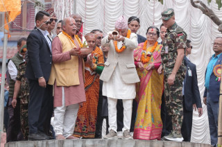 राष्ट्रपतिद्वारा सूर्यसहित छठी माताको पूजा आराधना (तस्बिरसहित)