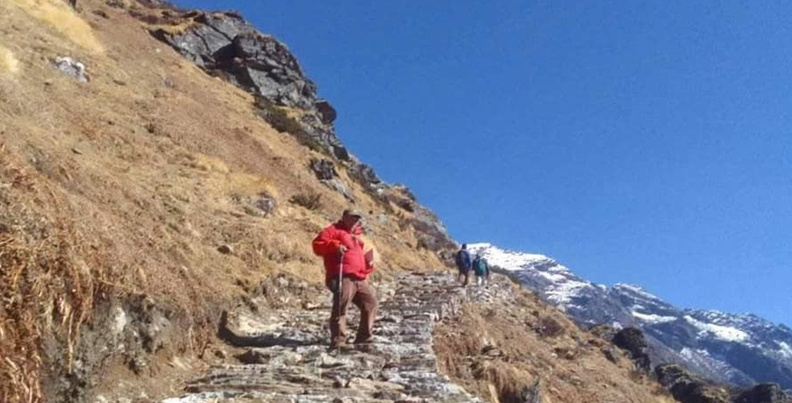 मनास्लु पदमार्गमा ढुंगाले लागेर पर्यटक घाइते