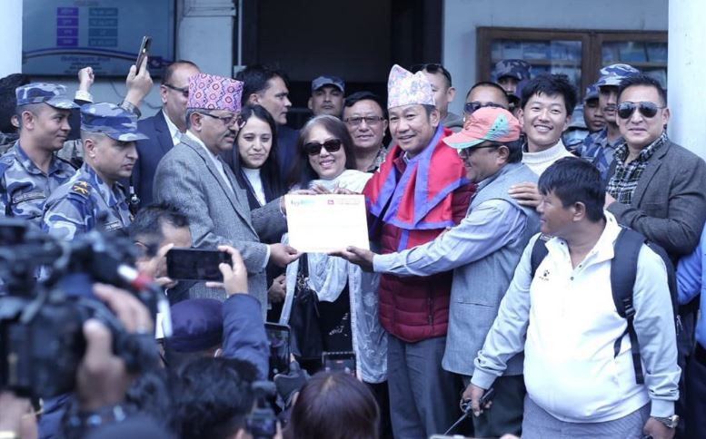 हर्क साम्पाङले पाए दल दर्ताको प्रमाणपत्र