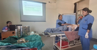 नेपाल मेडिकल कलेजका नर्सहरूलाई स्टोमा केयर सम्बन्धी प्रशिक्षण