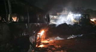 सुनौलीबाट दिल्ली जाँदै गरेको बसमा भीषण आगलागी, अधिकांश यात्रु ‘नेपाली’