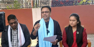 मधेशका मुख्यमन्त्री यादवले पत्रकार सम्मेलन गर्दै