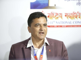 योगेश भट्टराईको प्रश्न: एउटै व्यक्तिले कति पटक नेतृत्वमा दाबी गर्ने ?