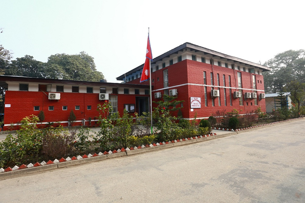 जनकपुरका सरकारी कार्यालयमा छड्के अनुगमन, उपसचिवसहित ७२ कर्मचारीलाई कारबाही सिफारिस